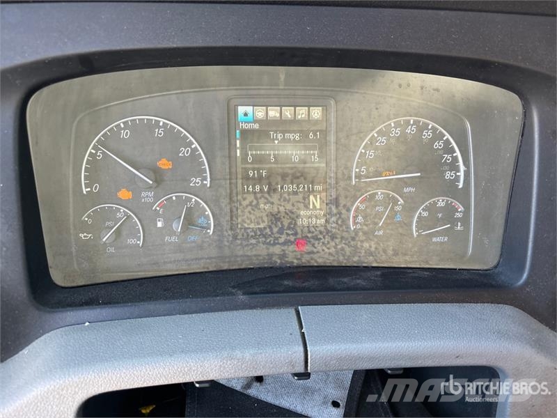 Freightliner Cascadia 126 6x4 T/A Sleeper Truck Tractor Sattelzugmaschinen