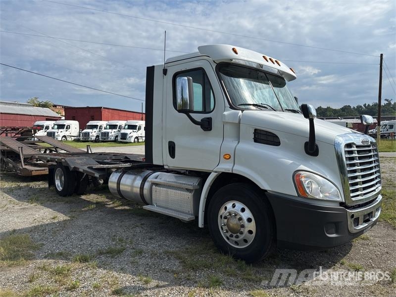 Freightliner Cascadia 113 Camiones portacoches