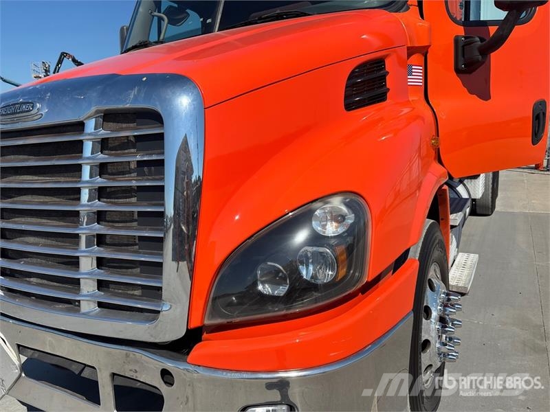 Freightliner Cascadia 113 Camiões de caixa fechada