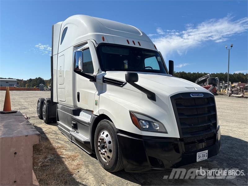 Freightliner Cascadia 126 6x4 T/A Sleeper Truck Tractor Sattelzugmaschinen