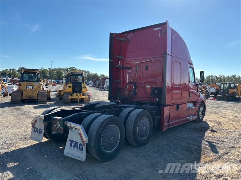 Freightliner Cascadia 126 6x4 T/A Sleeper Truck Tractor Sattelzugmaschinen
