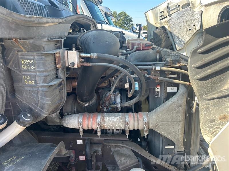 Freightliner Cascadia 113 4x2 Car Carrier Truck Trasportatore per veicoli