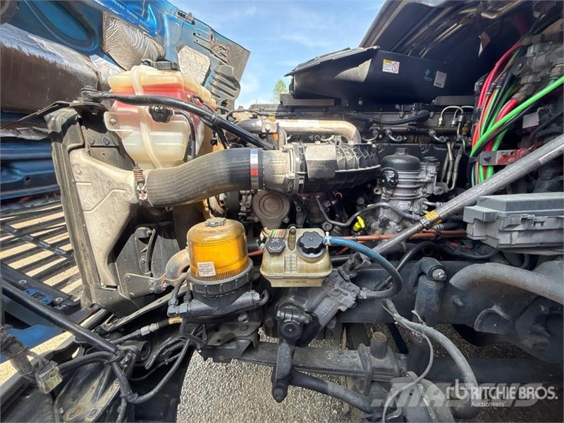 Freightliner Cascadia 125 6x4 T/A Sleeper Truck Tractor (Inoper Vilcēji