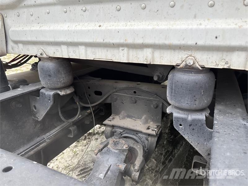 Freightliner Cascadia 126 6x4 T/A Sleeper Truck Tractor Tegljači