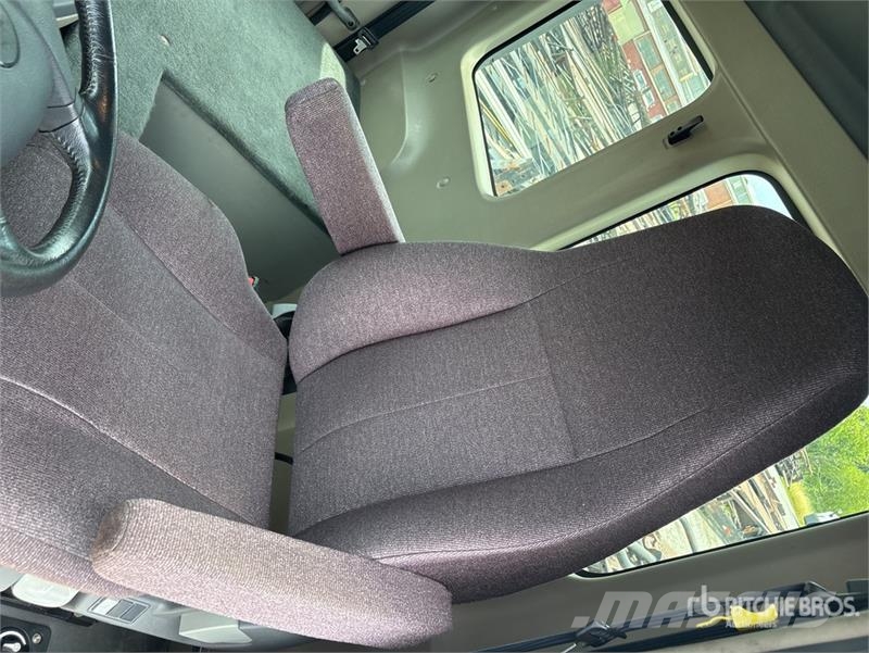Freightliner Cascadia 113 Camiones portavehículos