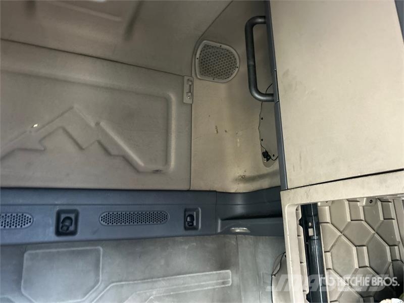 Freightliner Cascadia 125 6x4 T/A Sleeper Truck Tractor Sattelzugmaschinen