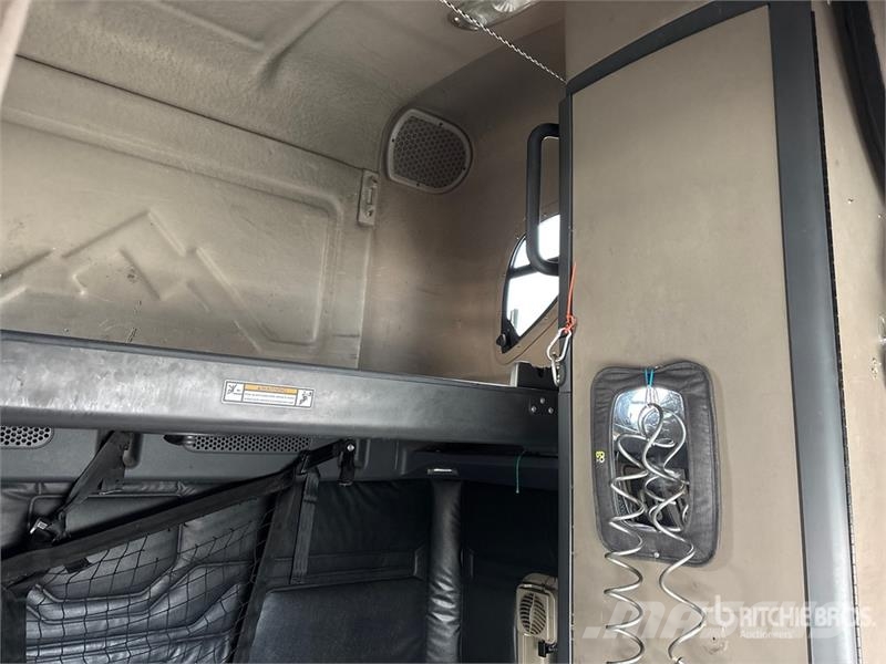 Freightliner Cascadia 125 6x4 T/A Sleeper Truck Tractor Sattelzugmaschinen