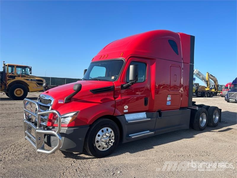 Freightliner Cascadia 126 6x4 T/A Sleeper Truck Tractor Тягачі