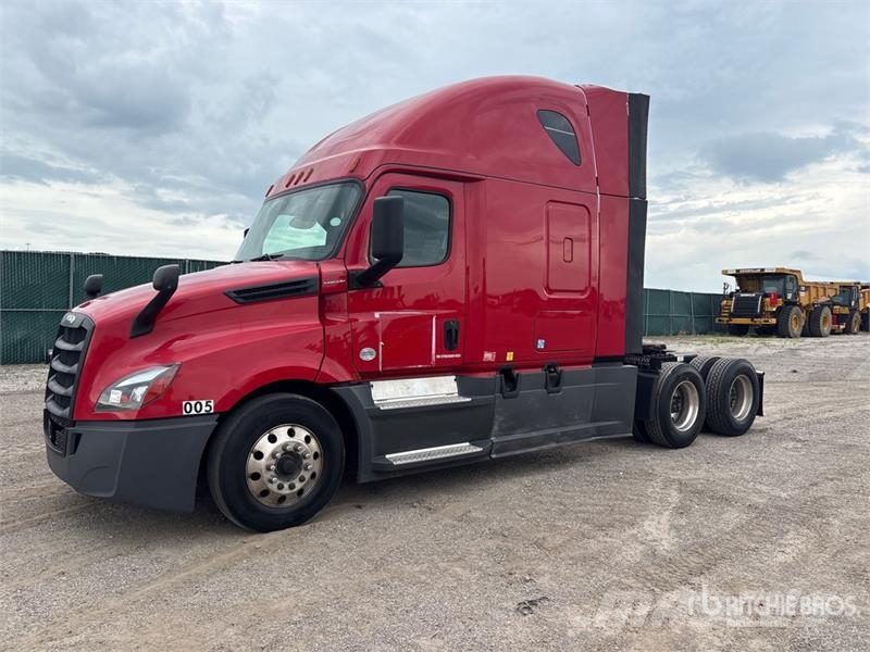 Freightliner Cascadia 126 6x4 T/A Sleeper Truck Tractor Cavalos mecânicos