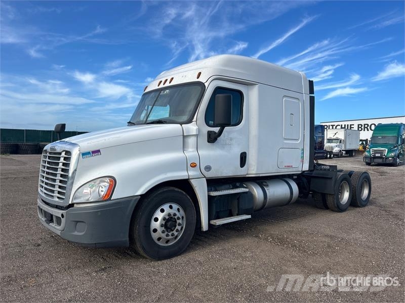 Freightliner Cascadia 125 6x4 T/A Sleeper Truck Tractor Tractores (camiões)