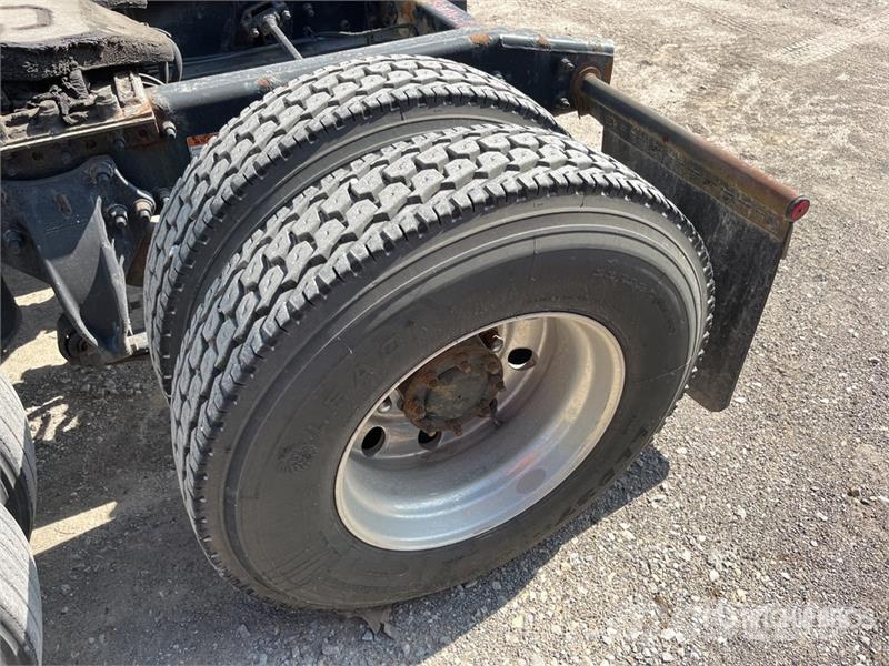 Freightliner Cascadia 125 6x4 T/A Sleeper Truck Tractor Cabezas tractoras
