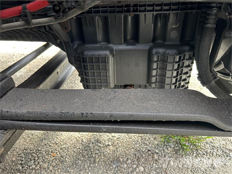 Freightliner Cascadia 126 6x4 T/A Sleeper Truck Tractor (Inoper Tractor Units