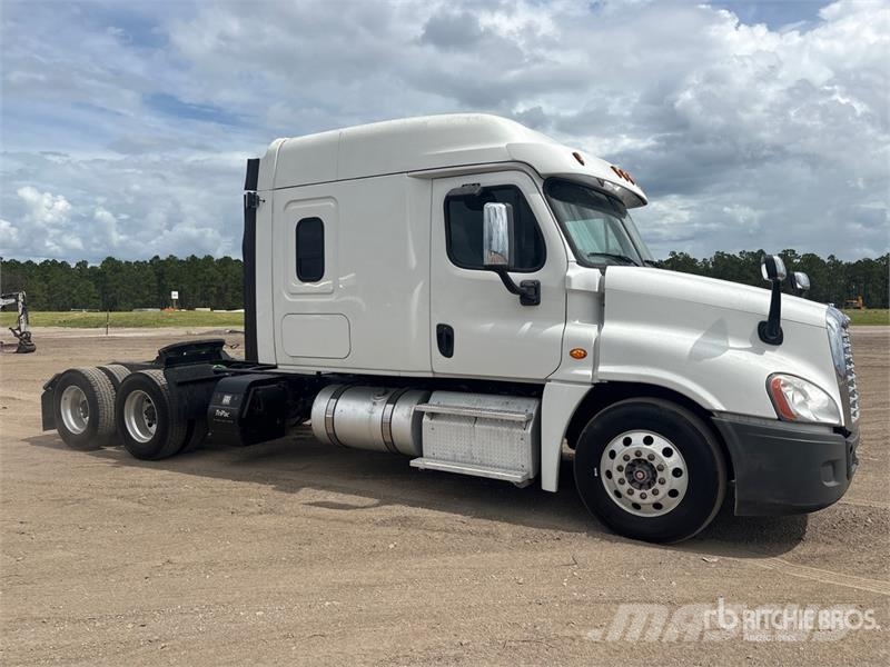 Freightliner Cascadia 125 6x4 T/A Sleeper Truck Tractor Tegljači