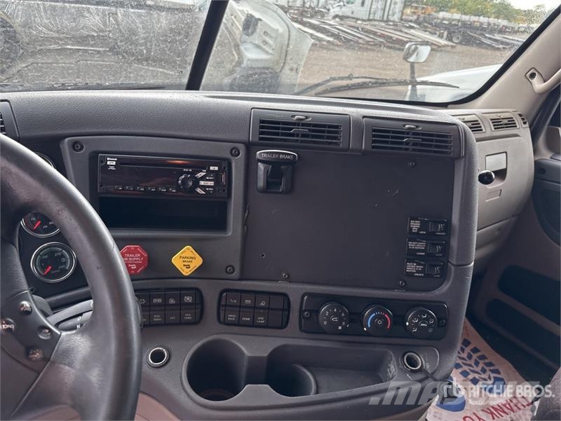 Freightliner Cascadia 113 6x4 Sleeper Car Carrier Truck Evakuatori