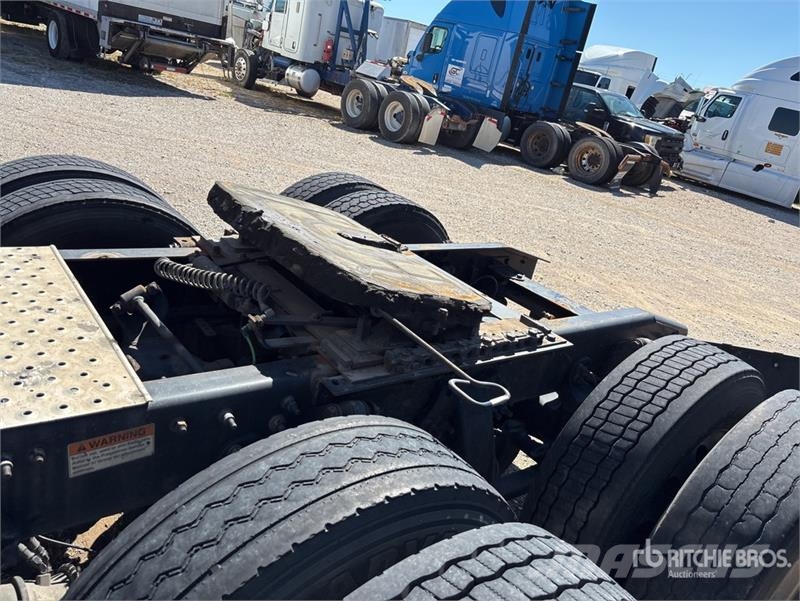 Freightliner Cascadia 125 6x4 T/A Sleeper Truck Tractor (Inoper Motrici e Trattori Stradali
