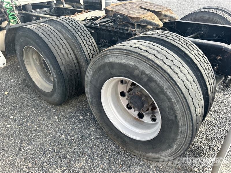 Freightliner Cascadia 125 6x4 T/A Sleeper Truck Tractor (Inoper وحدات الجر