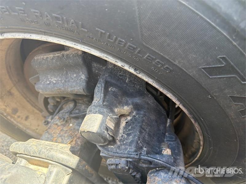Freightliner Cascadia 125 6x4 T/A Sleeper Truck Tractor 中古トラクターヘッド | トレーラーヘッド