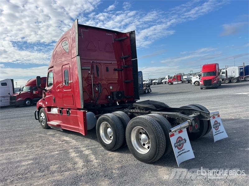Freightliner Cascadia 126 6x4 T/A Sleeper Truck Tractor وحدات الجر