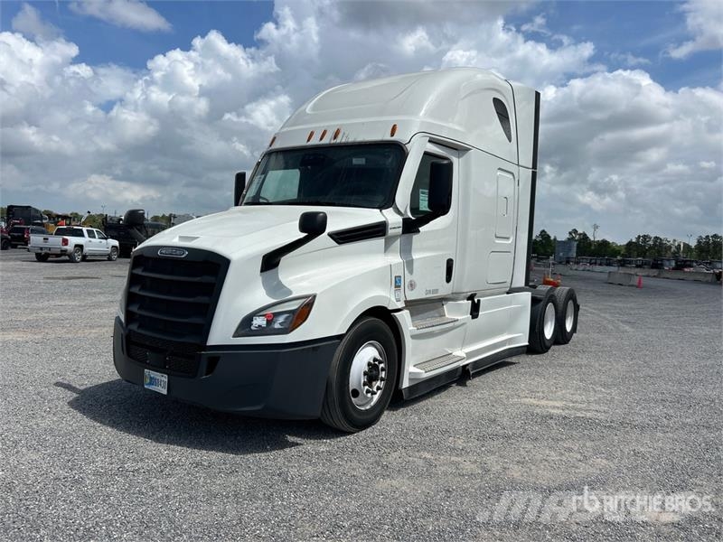 Freightliner Cascadia 126 6x4 T/A Sleeper Truck Tractor Nyergesvontatók