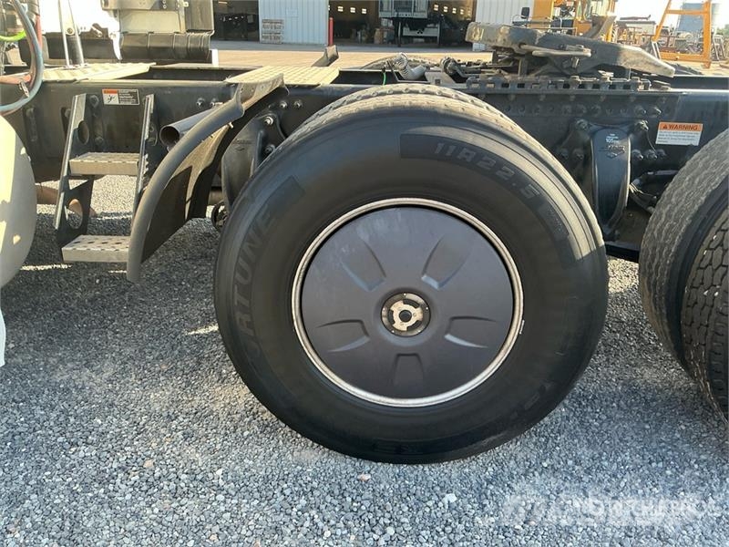Freightliner Cascadia 126 6x4 T/A Sleeper Truck Tractor Седельные тягачи