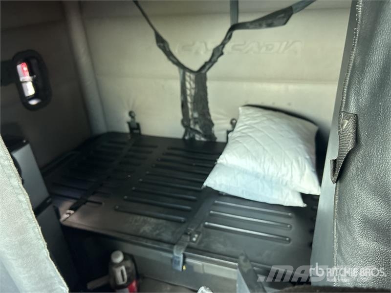 Freightliner Cascadia 126 6x4 T/A Sleeper Truck Tractor (Inoper Autotractoare