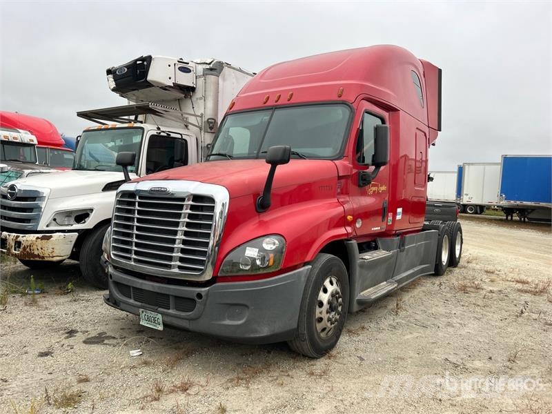 Freightliner Cascadia 125 6x4 T/A Sleeper Truck Tractor (Inoper Влекачи
