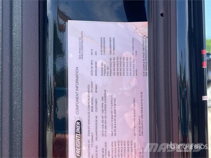 Freightliner Cascadia 126 6x4 T/A Sleeper Truck Tractor (Inoper Седельные тягачи