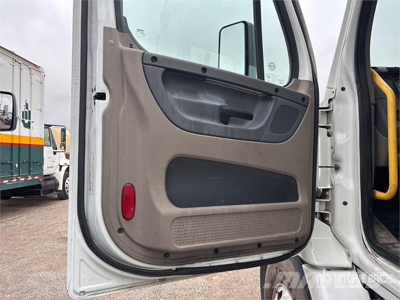 Freightliner Cascadia 113 Sadulveokid