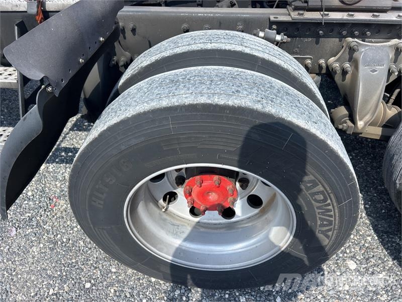 Freightliner Cascadia 126 6x4 T/A Sleeper Truck Tractor (Inoper Autotractoare