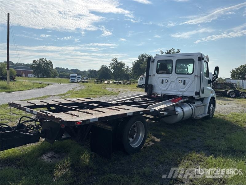 Freightliner Cascadia 113 Camiones portacoches