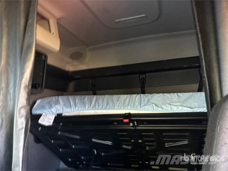 Freightliner Cascadia 126 6x4 T/A Sleeper Truck Tractor Vilcēji