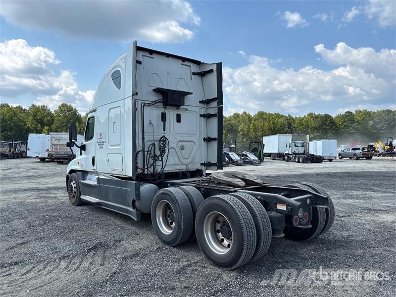 Freightliner Cascadia 125 6x4 T/A Sleeper Truck Tractor Naudoti vilkikai