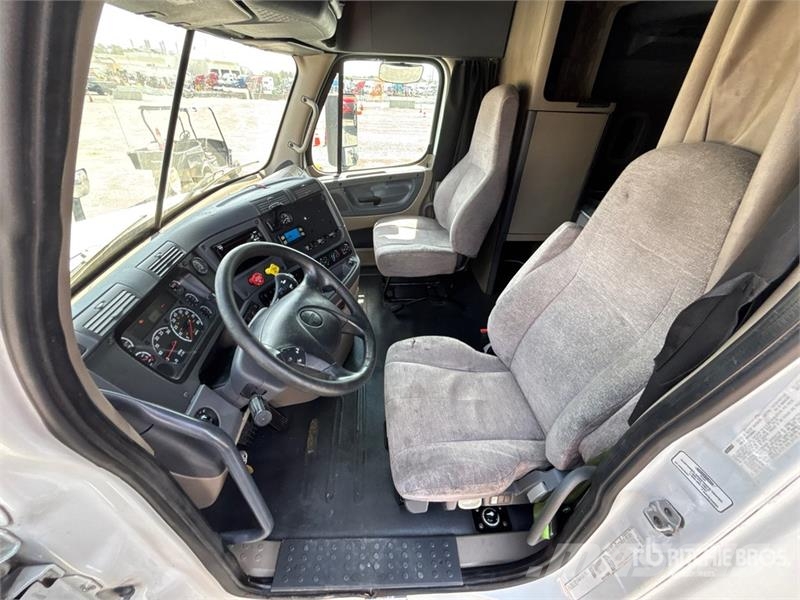 Freightliner Cascadia 125 6x4 T/A Sleeper Truck Tractor Sattelzugmaschinen