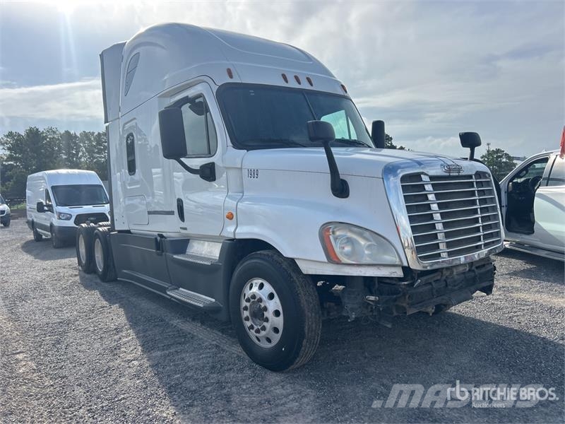 Freightliner Cascadia 125 6x4 T/A Sleeper Truck Tractor (Inoper Çekiciler