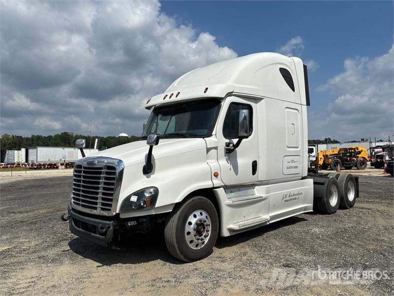 Freightliner Cascadia 125 6x4 T/A Sleeper Truck Tractor Tegljači