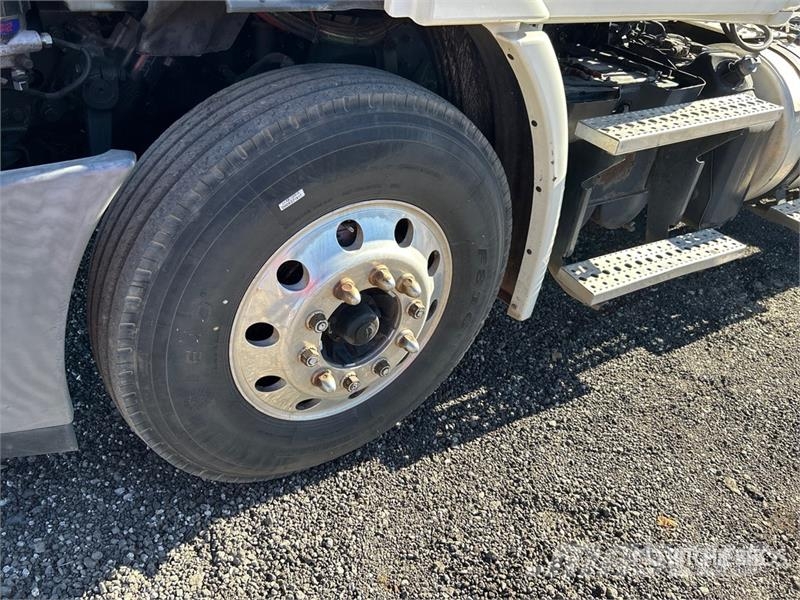 Freightliner Cascadia 113 Trekkers