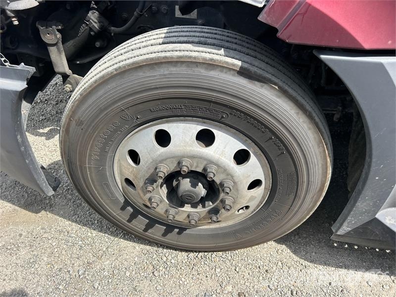 Freightliner Cascadia 126 6x4 T/A Sleeper Truck Tractor (Inoper Motrici e Trattori Stradali