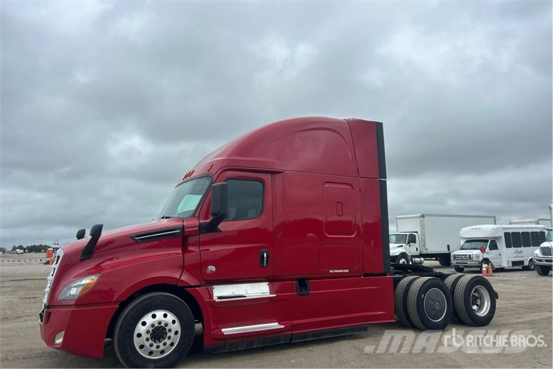 Freightliner Cascadia 126 6x4 T/A Sleeper Truck Tractor Vlačilci