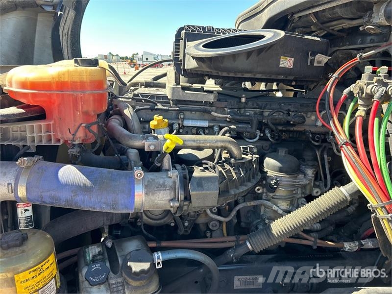 Freightliner Cascadia 126 6x4 T/A Sleeper Truck Tractor Седельные тягачи