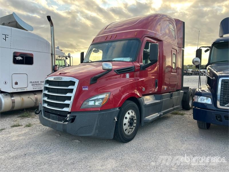 Freightliner Cascadia 6x4 T/A Sleeper Truck Tractor (Inoperable Trekkvogner