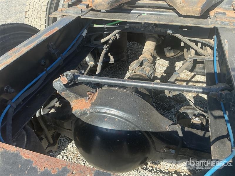 Freightliner Cascadia 125 6x4 T/A Sleeper Truck Tractor 中古トラクターヘッド | トレーラーヘッド