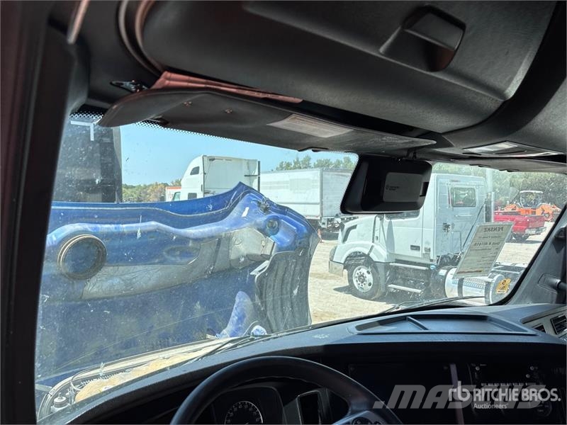 Freightliner Cascadia 126 6x4 T/A Sleeper Truck Tractor Τράκτορες