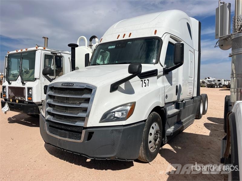Freightliner Cascadia 126 6x4 T/A Sleeper Truck Tractor Седельные тягачи