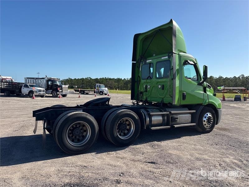 Freightliner Cascadia 116 Trekkers