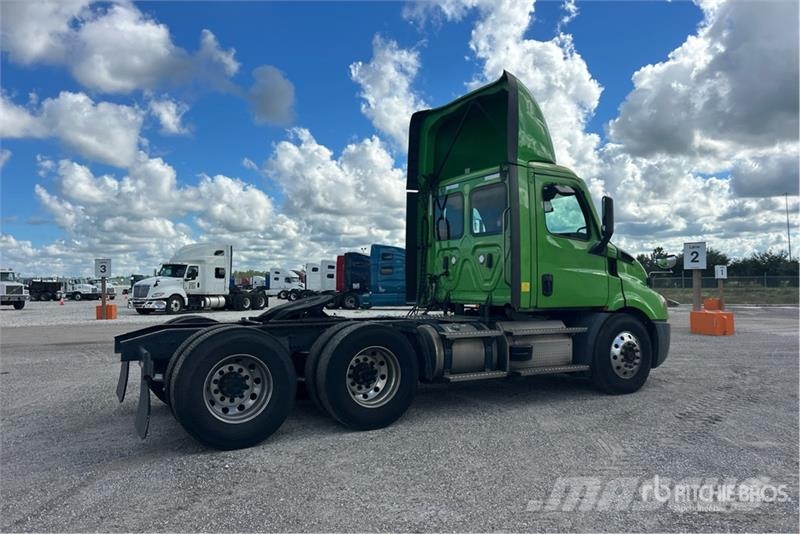 Freightliner Cascadia 116 وحدات الجر