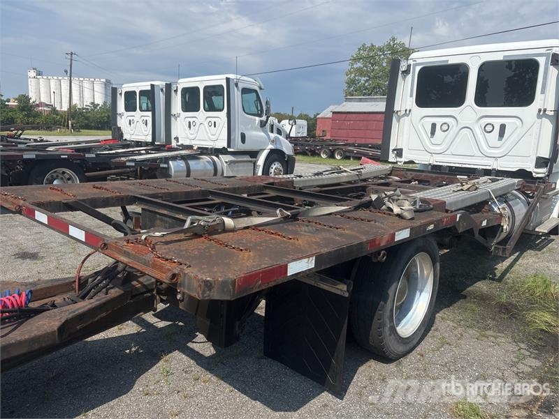 Freightliner Cascadia 113 Camiones portavehículos