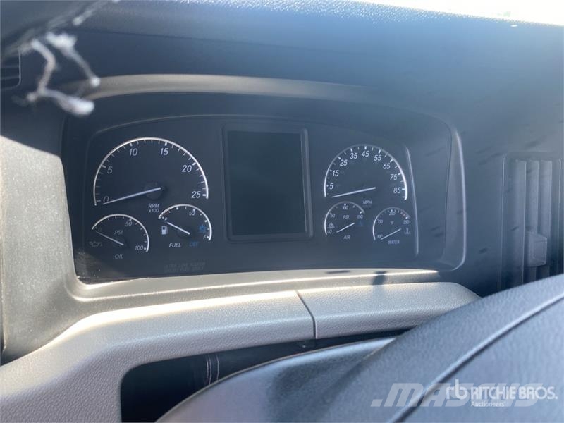 Freightliner Cascadia 126 6x4 T/A Sleeper Truck Tractor (Inoper 中古トラクターヘッド | トレーラーヘッド