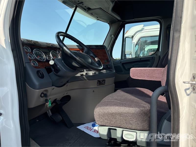 Freightliner Cascadia 113 Camiones portacoches