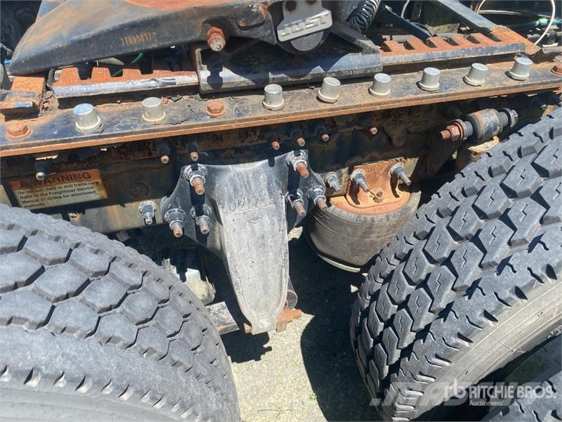 Freightliner Cascadia 126 6x4 T/A Sleeper Truck Tractor (Inoper 中古トラクターヘッド | トレーラーヘッド