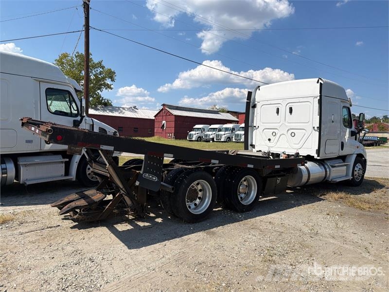 Freightliner Cascadia 113 6x4 Sleeper Car Carrier Truck Camiones portacoches